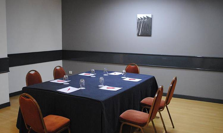 Sala B Hotel ILUNION Romareda Zaragoza Sala B Hotel ILUNION Romareda Zaragoza