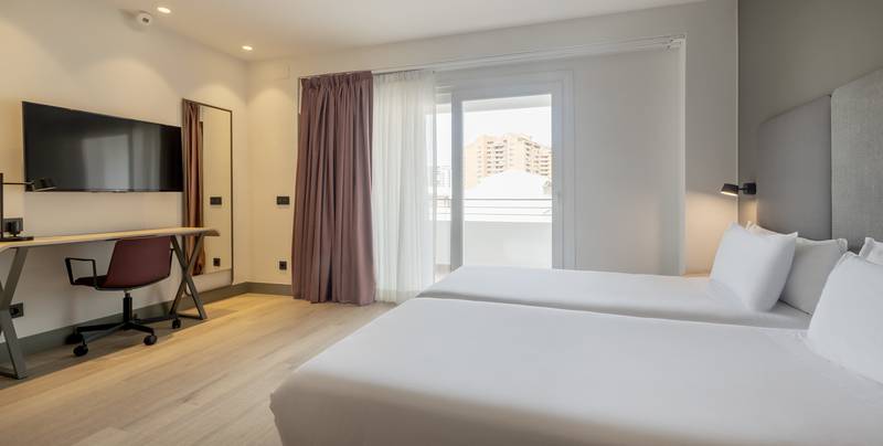Habitación accesible Hotel ILUNION Romareda Zaragoza