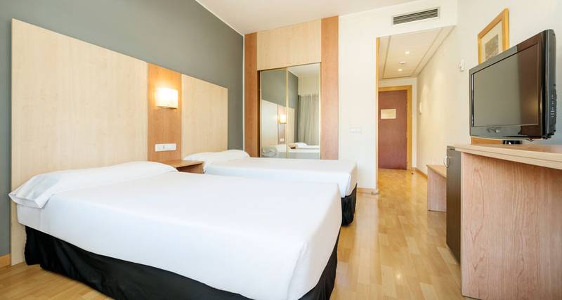  Hotel ILUNION Romareda Zaragoza