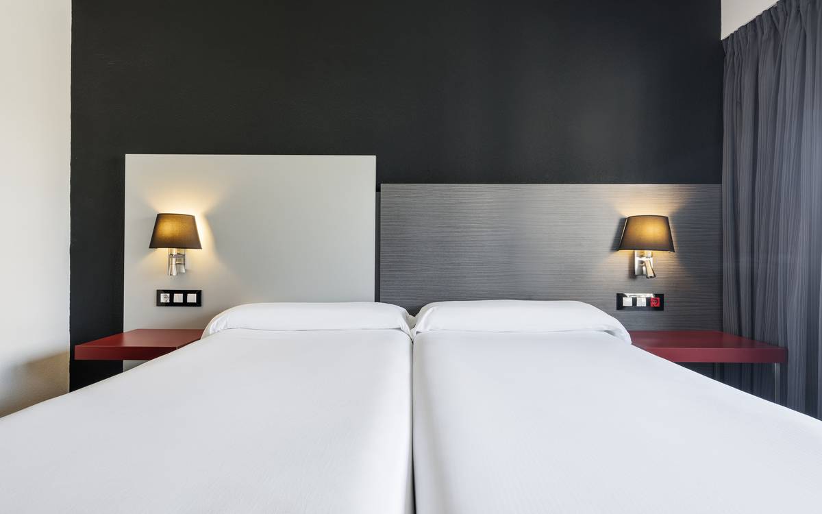 Habitaciones familiares Hotel ILUNION Romareda Zaragoza Habitaciones familiares Hotel ILUNION Romareda Zaragoza