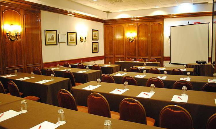 Salón Inglés Hotel ILUNION Romareda Zaragoza Salón Inglés Hotel ILUNION Romareda Zaragoza