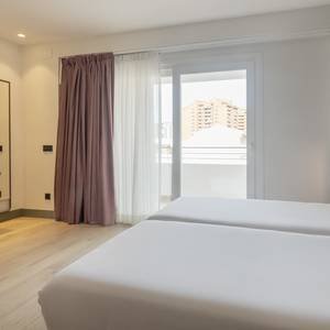 Habitación accesible Hotel ILUNION Romareda Zaragoza