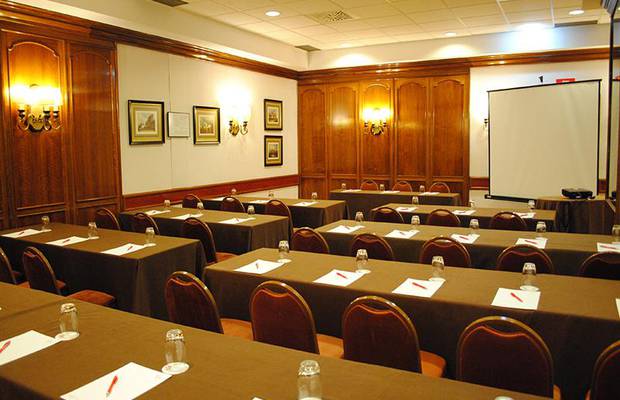 Salón Inglés Hotel ILUNION Romareda Zaragoza