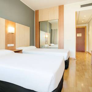 Habitación doble estándar Hotel ILUNION Romareda Zaragoza