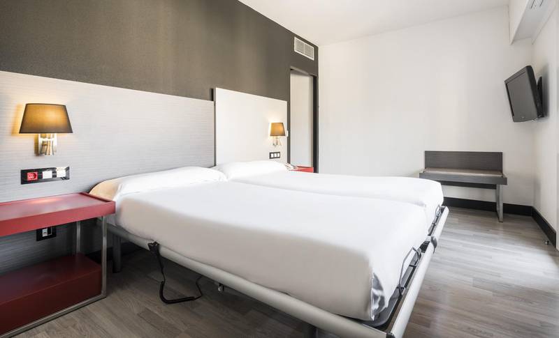 Habitación accesible Hotel ILUNION Romareda Zaragoza