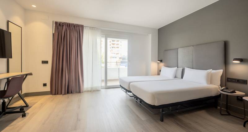 Habitación accesible Hotel ILUNION Romareda Zaragoza