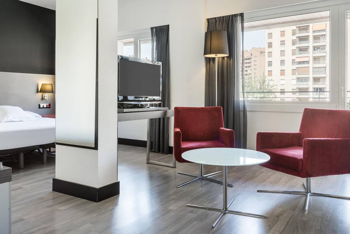 Habitación cuádruple ilunion romareda Hotel ILUNION Romareda Zaragoza