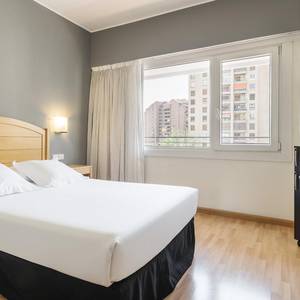 Habitación suite Hotel ILUNION Romareda Zaragoza
