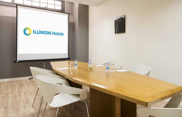 Salón Despacho Hotel ILUNION Romareda Zaragoza